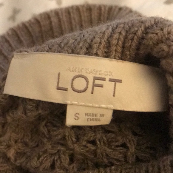 Tan turtleneck sweater - Picture 4 of 4